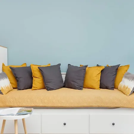 Cosy With Parking In By Renters