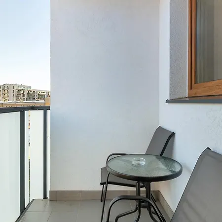Cosy With Parking In By Renters Appartamento